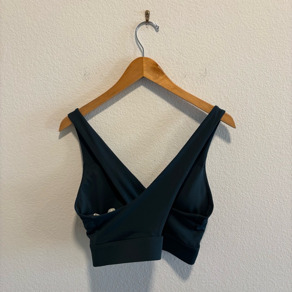 Fabletics Gree V‑Neck Twist Front Sports Bra - Picture 2 of 4